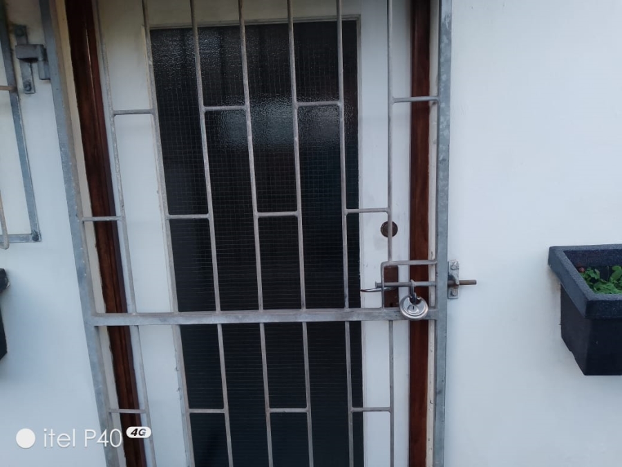 To Let 1 Bedroom Property for Rent in Quigney Eastern Cape